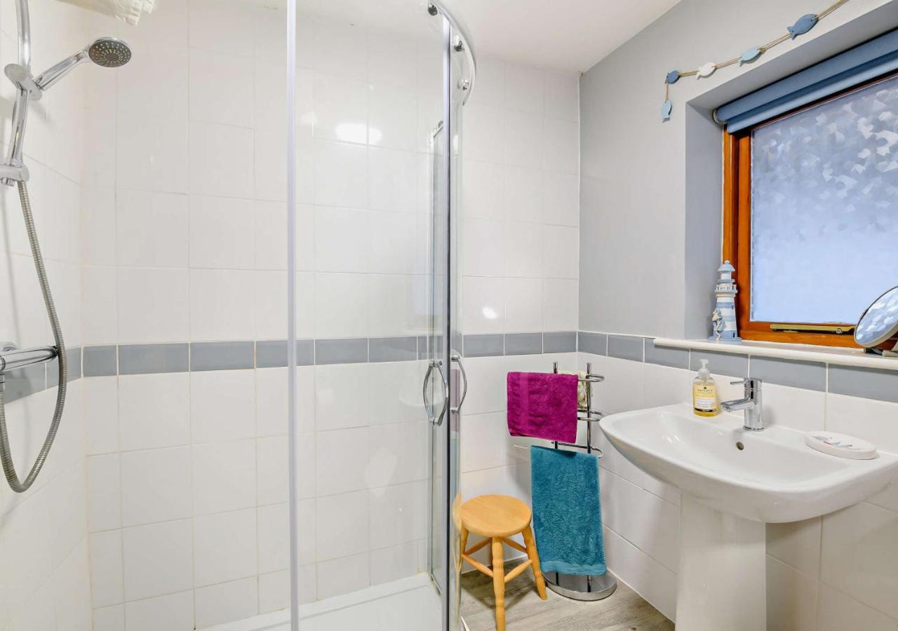 Salty Dog Cottage Whitby Extérieur photo